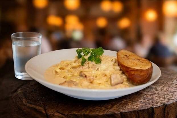 Pasta_ChickenAlfredo.jpg